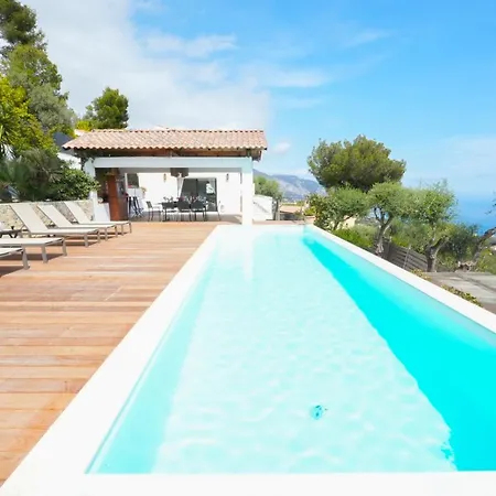 Near Monaco Vila *