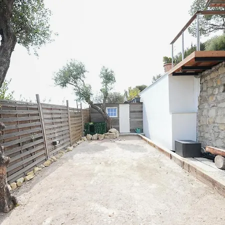 Near Monaco Vila *