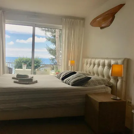 Near Monaco Vila